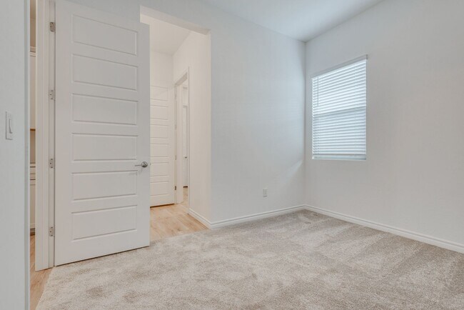 Building Photo - Single story in the exclusive master planned community of Heritage in Stonebridge!