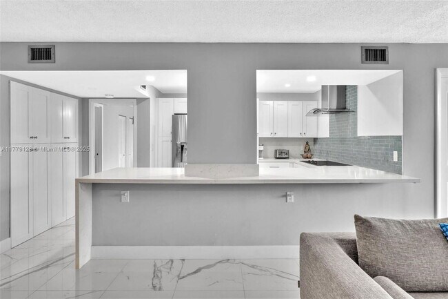 Building Photo - 1000 Parkview Dr