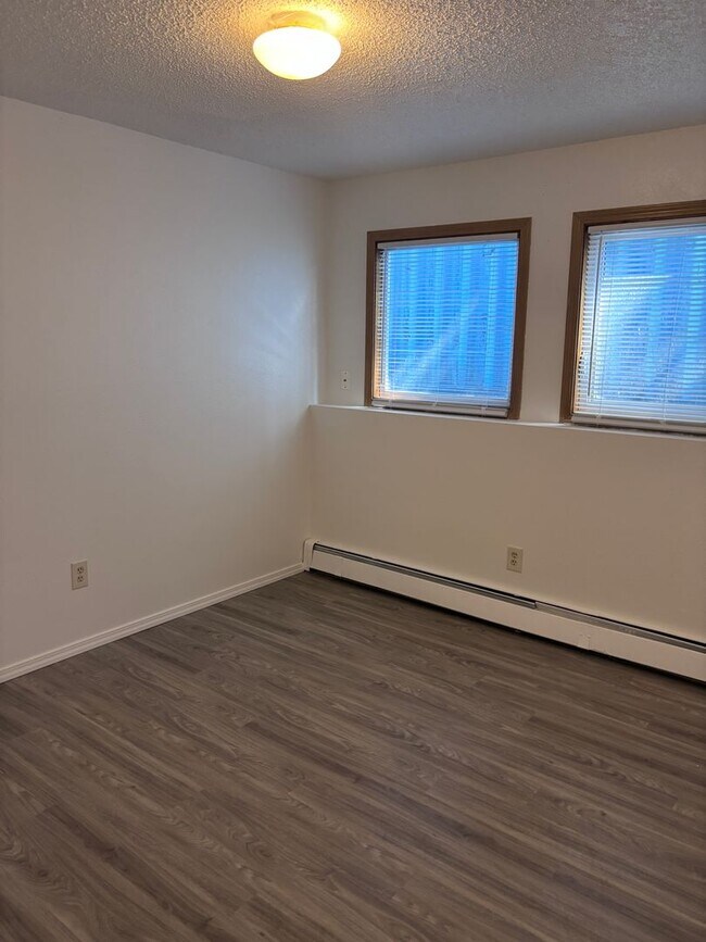 Building Photo - 401 E 45th Ave