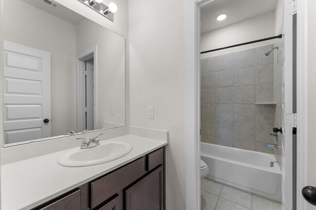 Building Photo - 15026 La Strada Dr