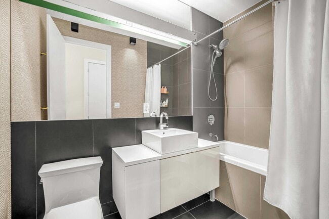 Building Photo - 15 Roebling St