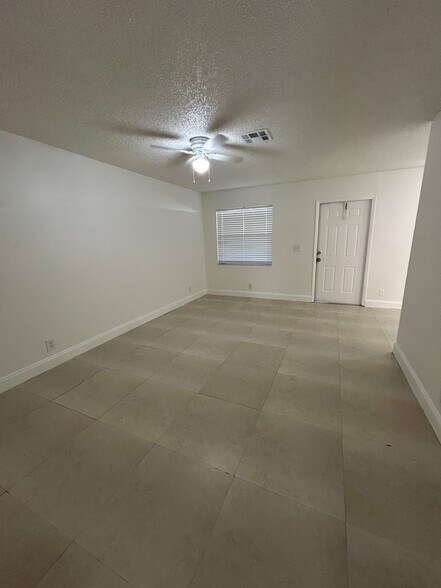 Building Photo - 1115 19th Ave N