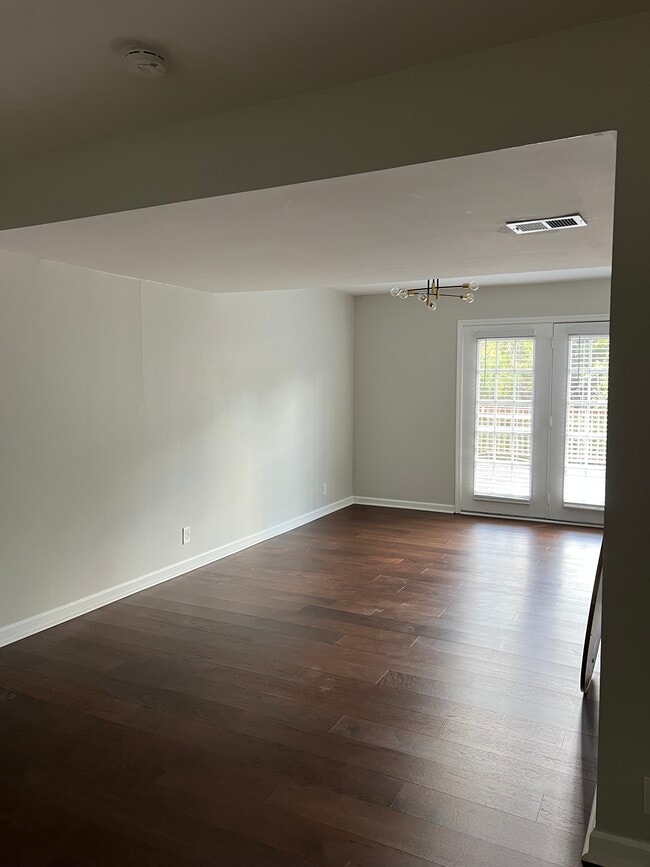 Building Photo - 353 Huntington Ridge Dr