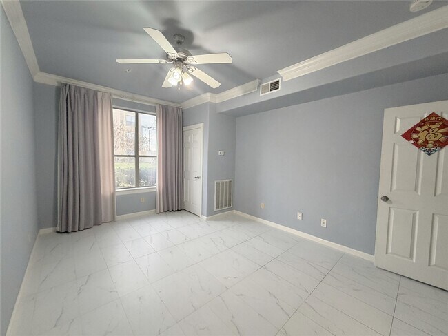 Building Photo - 6611 W Sam Houston Pkwy S