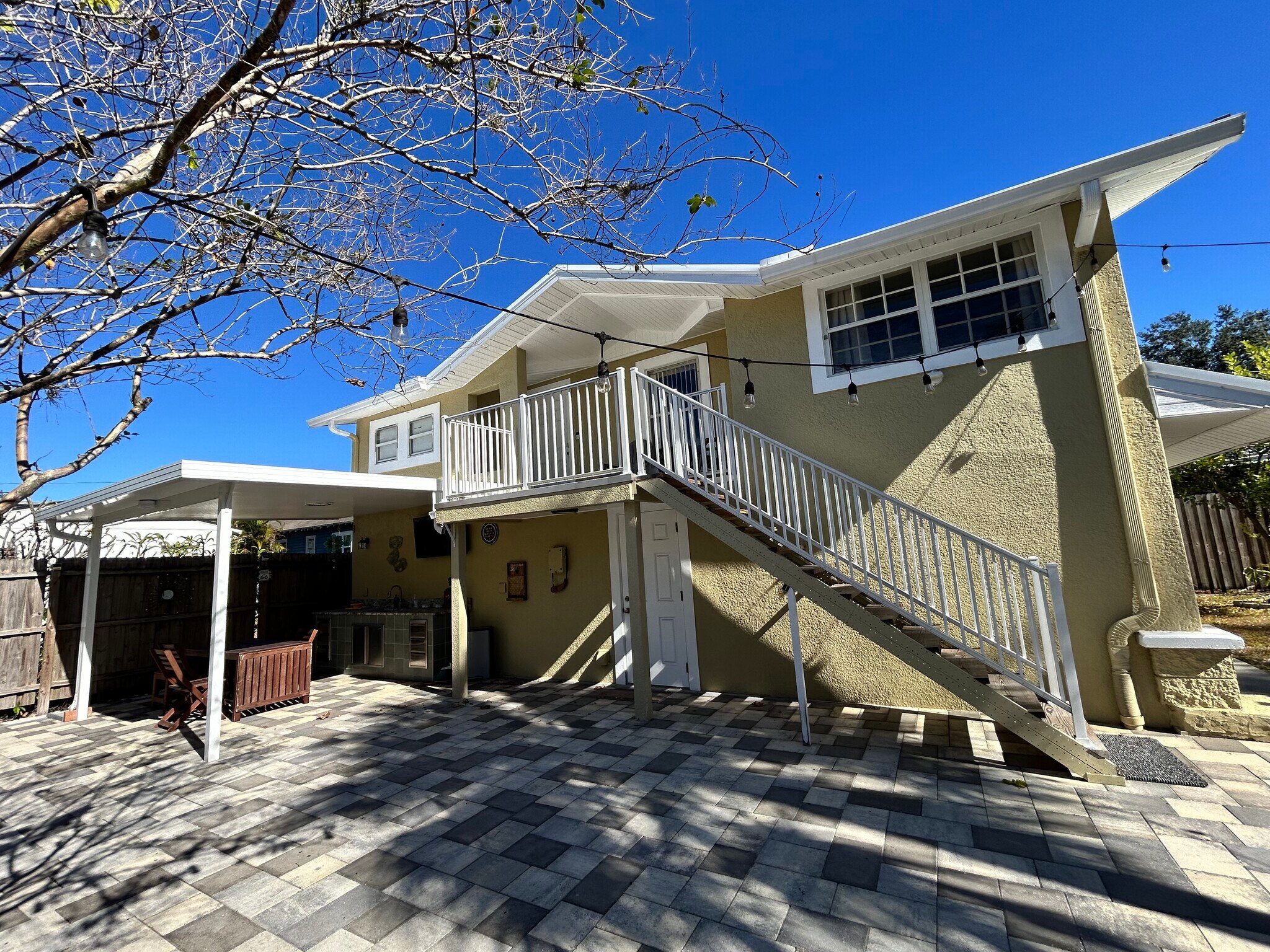 Building Photo - 203 W Crest Ave