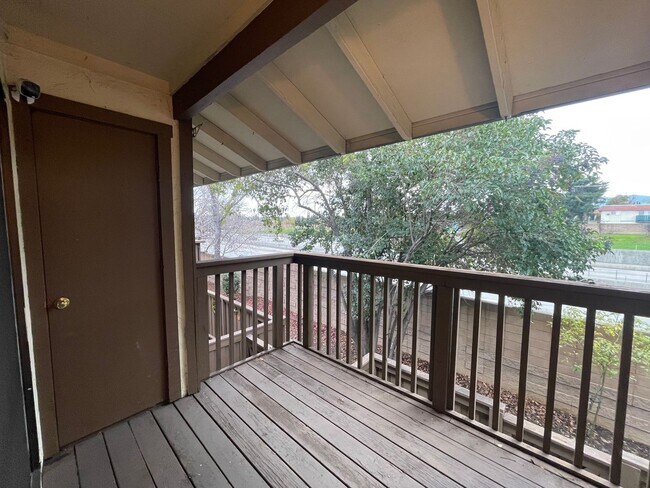 Building Photo - Cozy Condo with a One Bedroom Move in Ready!