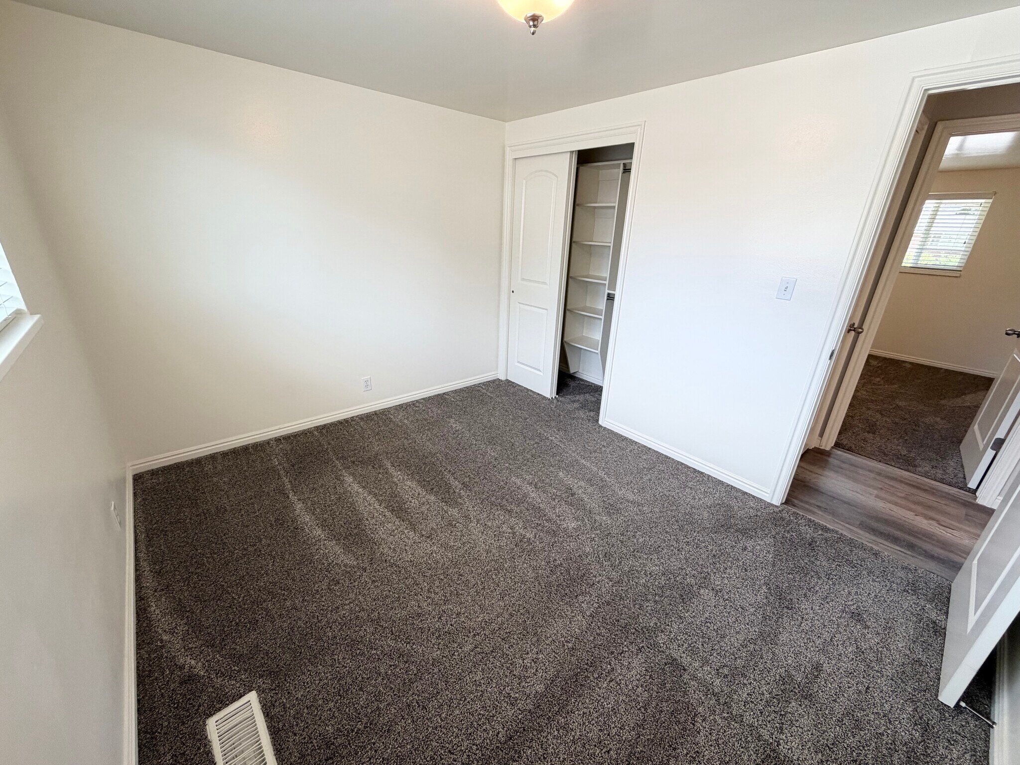 Building Photo - 1627 S 740 E
