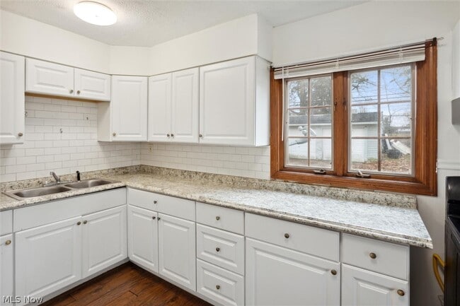 Building Photo - 9504 S Highland Ave