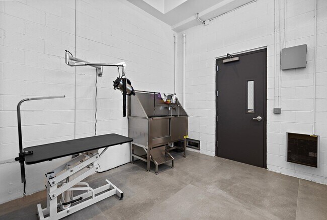 Building Photo - 720 Clinton St