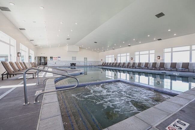 Building Photo - END UNIT - 3 BED 2.5 BATH LUXURY TOWNHOME ...