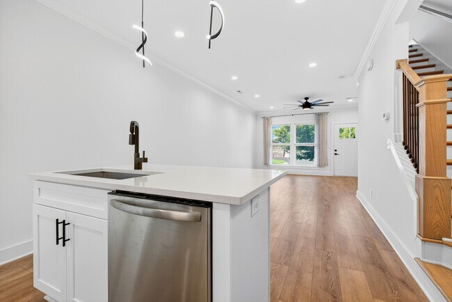 Building Photo - 409 Lellyett St