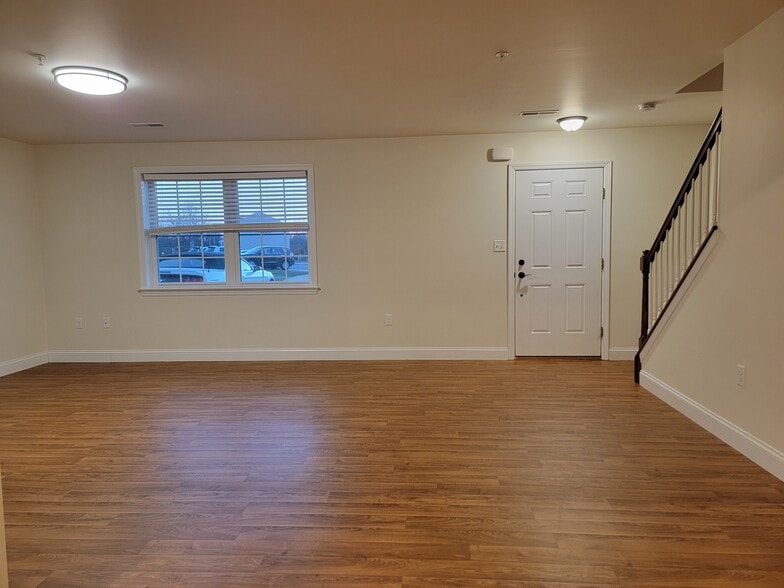 Building Photo - 143 Cedarwood Dr