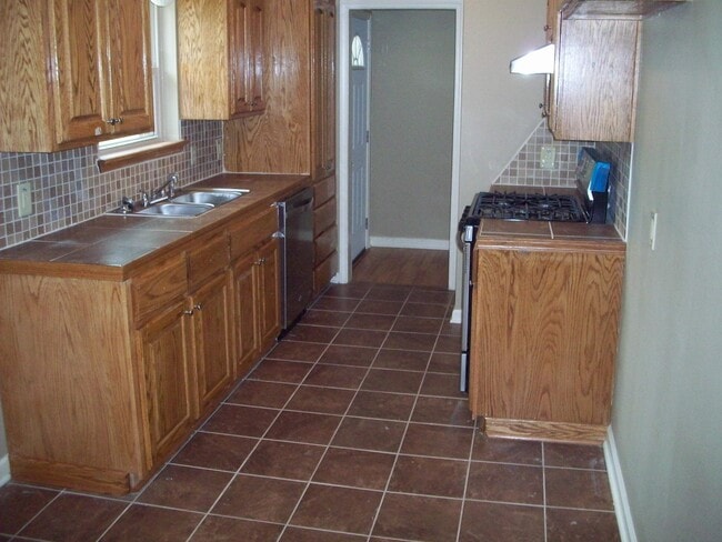 Building Photo - 412 E Lee Ave