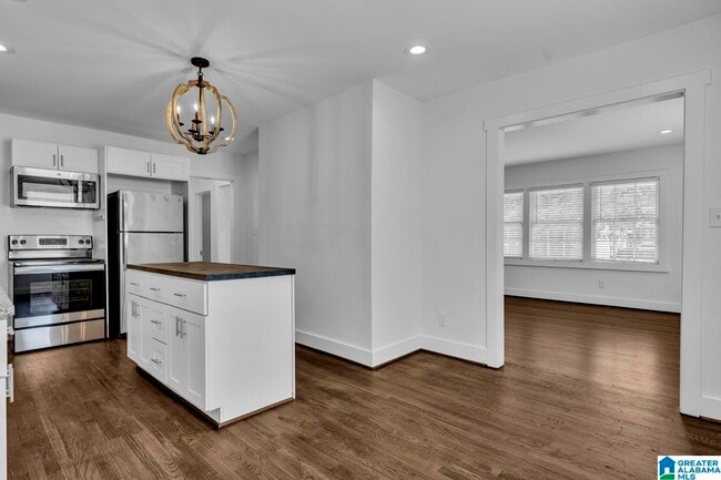 Building Photo - 305 Sterrett Ave