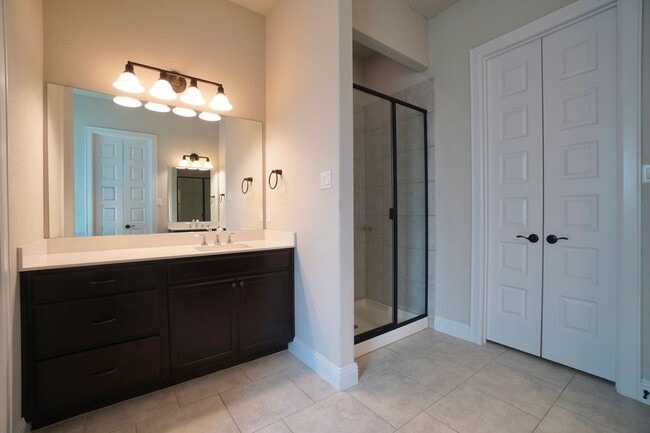 Building Photo - 6650 Verona Pl