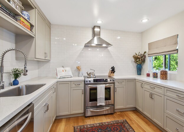 Building Photo - 8550 Holloway Dr