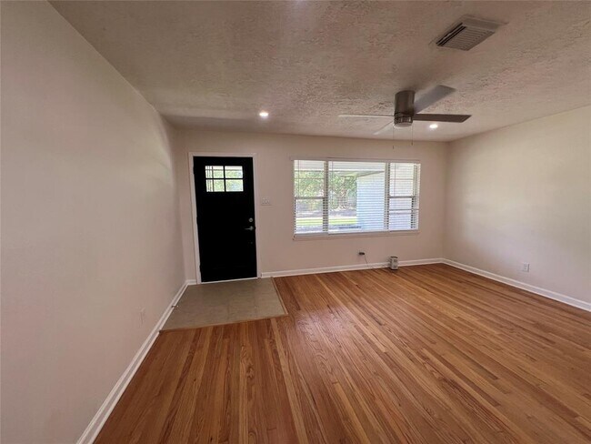 Building Photo - 13434 Melcher Dr