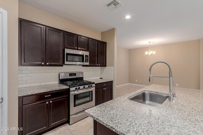 Building Photo - 10743 W Bronco Trail