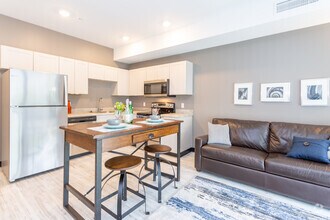 Interior Photo - Diamond Place I
