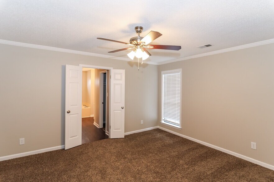 Building Photo - 5599 Annandale Dr