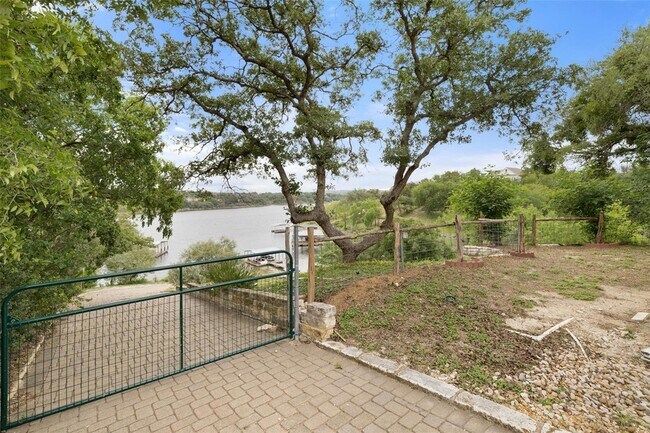 Building Photo - 1201 Lakeshore Dr