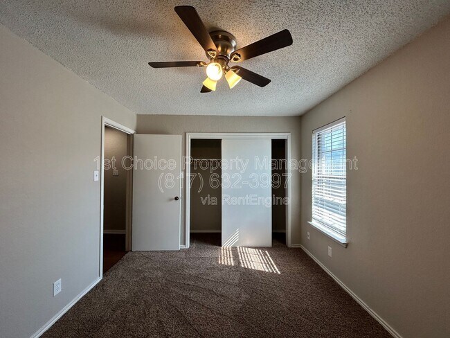 Building Photo - 7425 Kingswood Dr