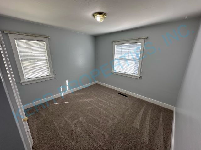 Building Photo - FREE RENT! Charming 3-Bedroom Retreat in P...