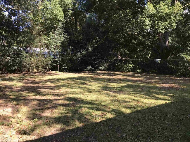 Building Photo - 523 Stimpson Ave