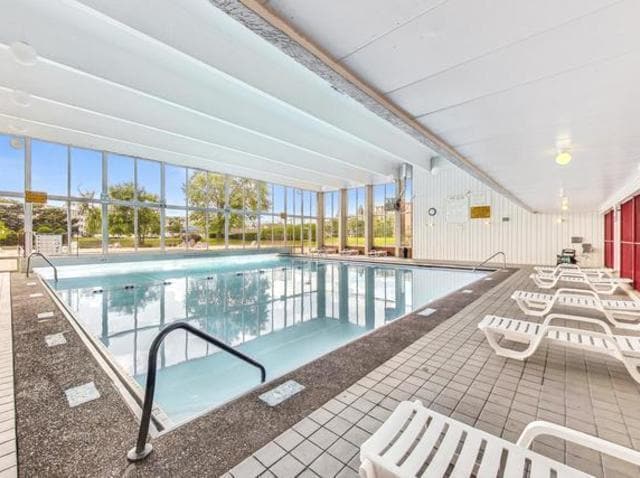 Building Photo - 16 E Old Willow Rd