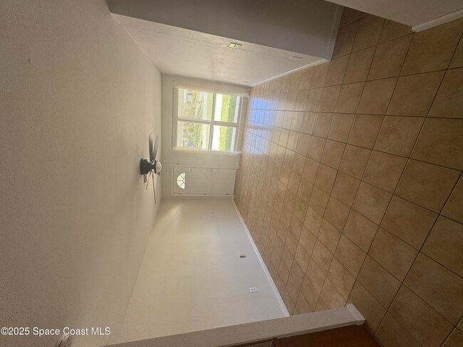 Building Photo - 1953 Harrison Ave