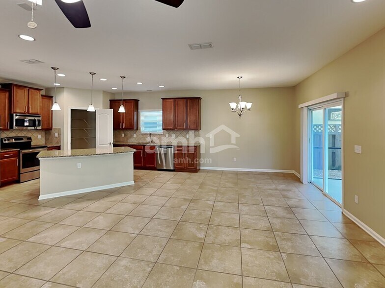 Building Photo - 332 Silver Glen Ave