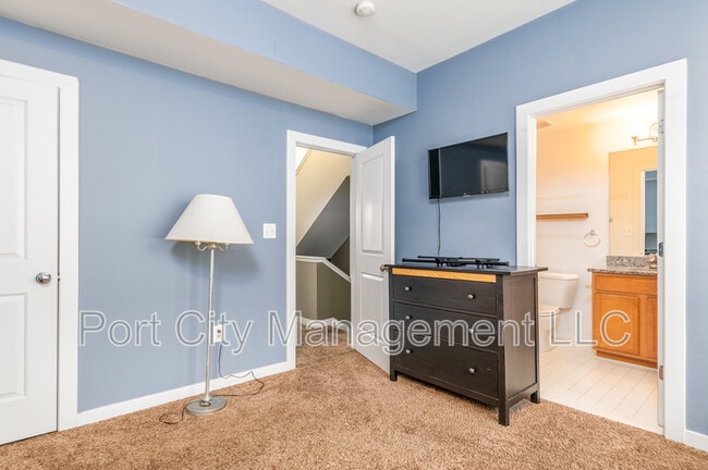 Building Photo - 9 Yogurt Ln