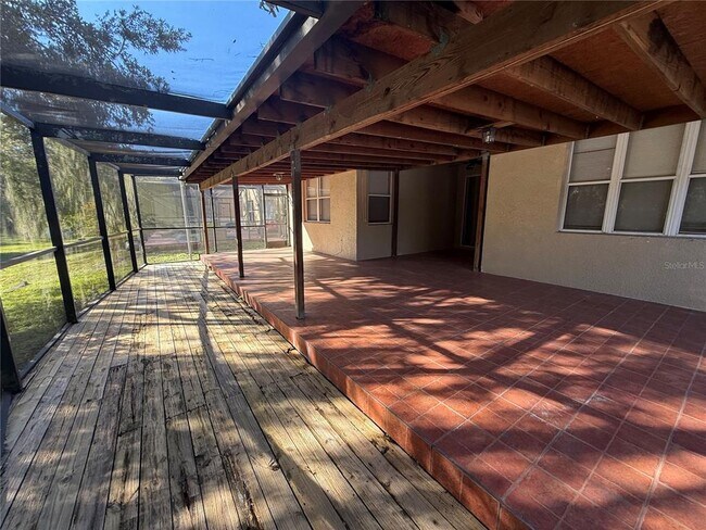 Building Photo - 1976 Willow Wood Dr