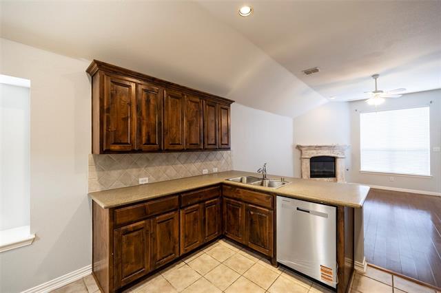 Building Photo - 2709 Lake Ridge Dr