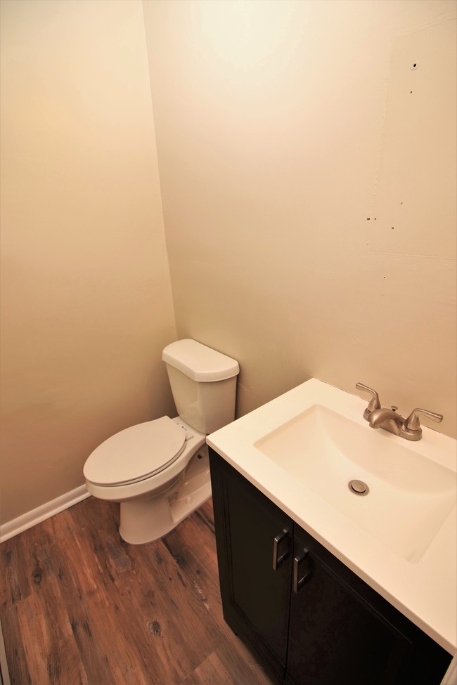 Building Photo - 1327 W 41st St