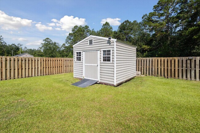 Building Photo - Spacious 4BR Home with Screened Porch & Fenced Yard in Effingham