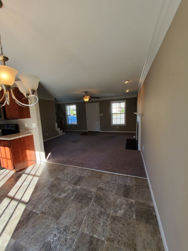 Building Photo - Maryville 37804 - 3 bedroom, 2.5 bath home with fireplace - Call Karen Robertson (865) 454-7626