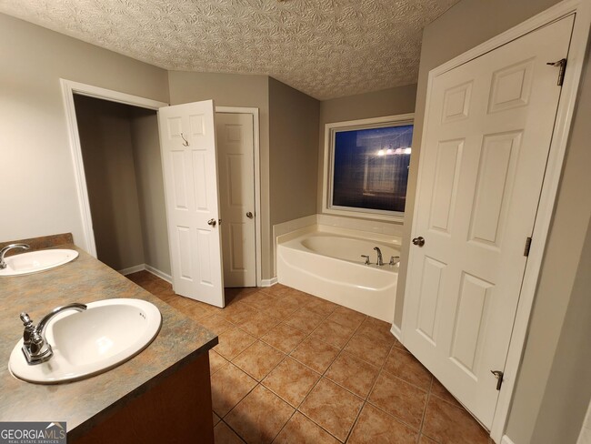 Building Photo - 9033 Scottsdale Ct