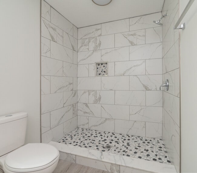 Building Photo - 1437 Briarcliff Dr