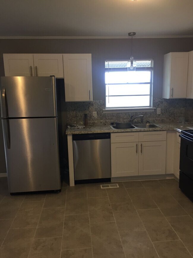 Building Photo - 408 Sierra Madre Dr