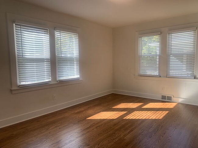 Building Photo - GREAT LOCATION!  Charming Crescent Hill Home - 2 bedroom/1 bathroom single family home