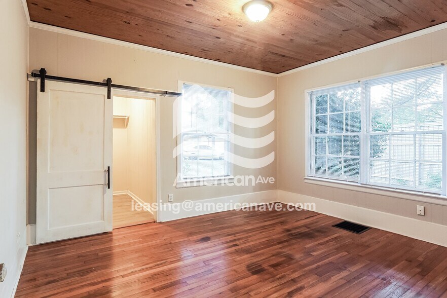 Building Photo - 3004 Shannon Dr