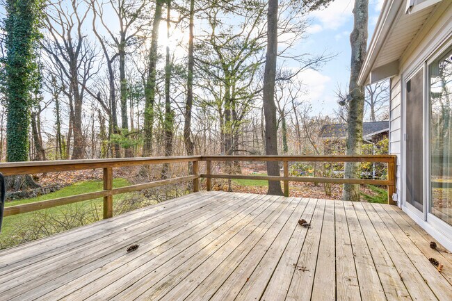 Building Photo - 25 Woodhollow Ln