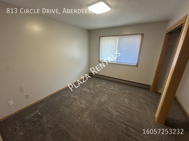 Building Photo - 905 N Main St