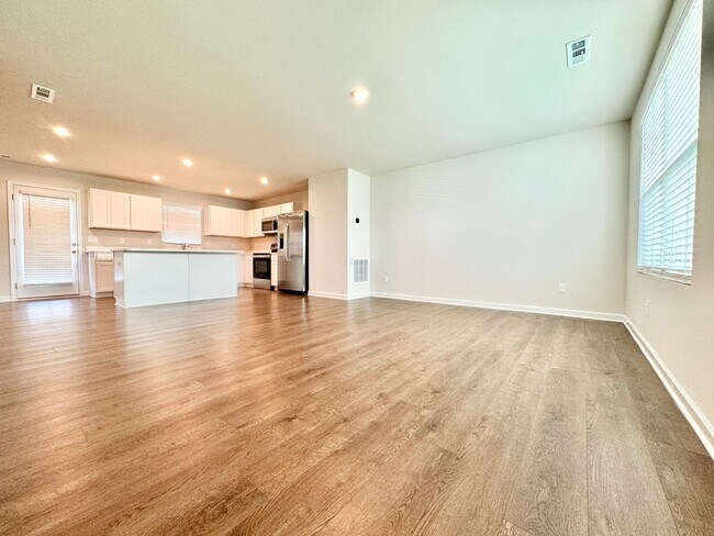 Building Photo - 4 Bedroom, 2.5 Bath Home w/ Office and 2 Car Garage