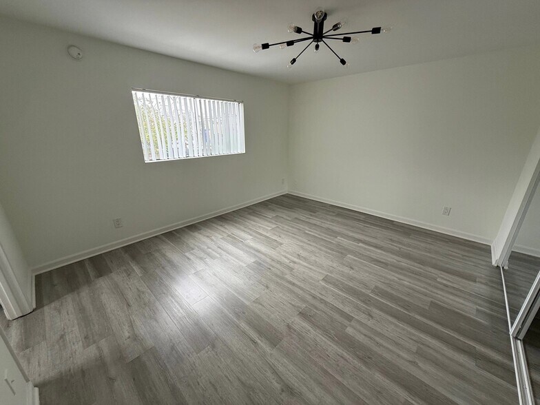 Building Photo - 408 N Venice Blvd