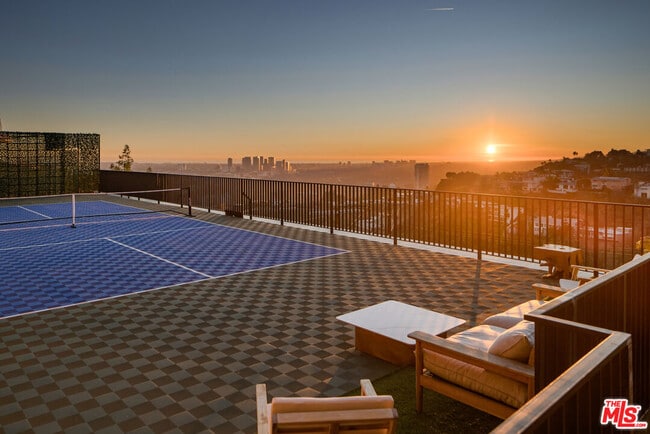 Building Photo - 8777 Hollywood Blvd