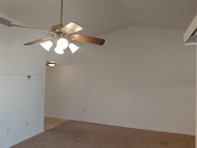 Building Photo - 999 Hamilton Dr