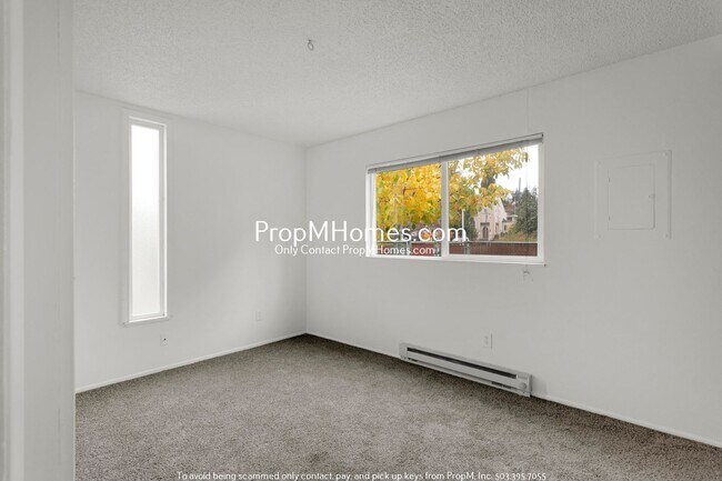 Building Photo - Updated Two Bedroom Unit in OC - First Month Free!
