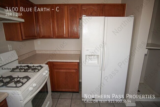 Building Photo - 2 BDR Eastside Apt- Laundry Hookups!
